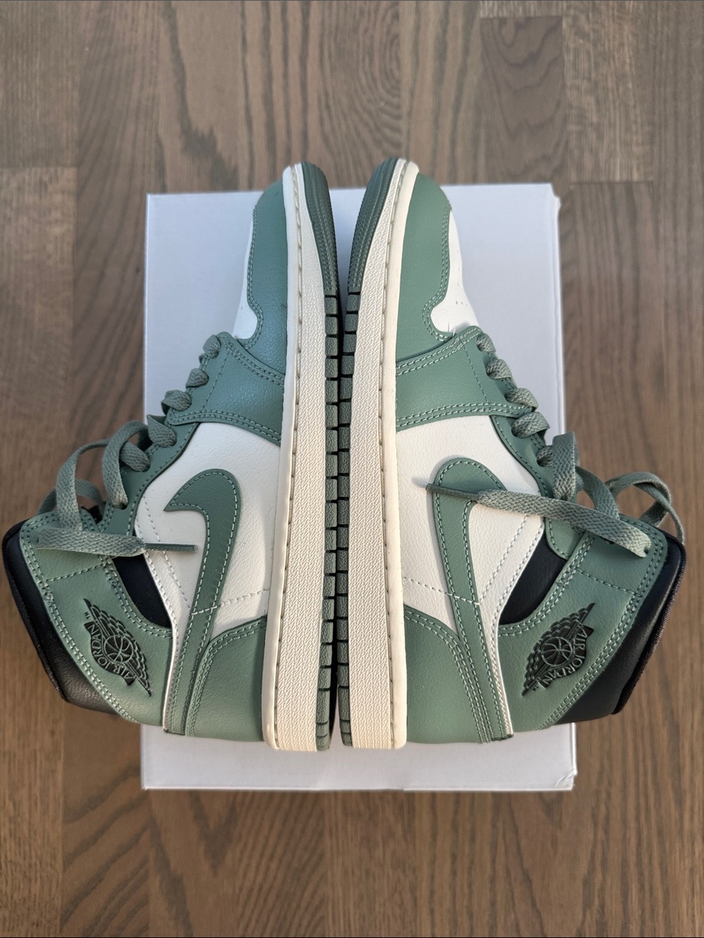 Nike Women’s High-Top Sneakers Green White size 6.5